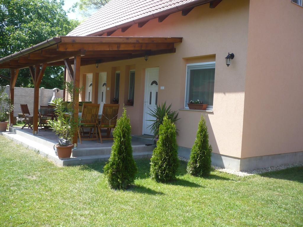 Eszter Apartmanhaz Hajduszoboszlo Ngoại thất bức ảnh