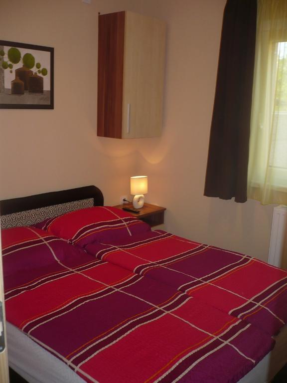 Eszter Apartmanhaz Hajduszoboszlo Ngoại thất bức ảnh