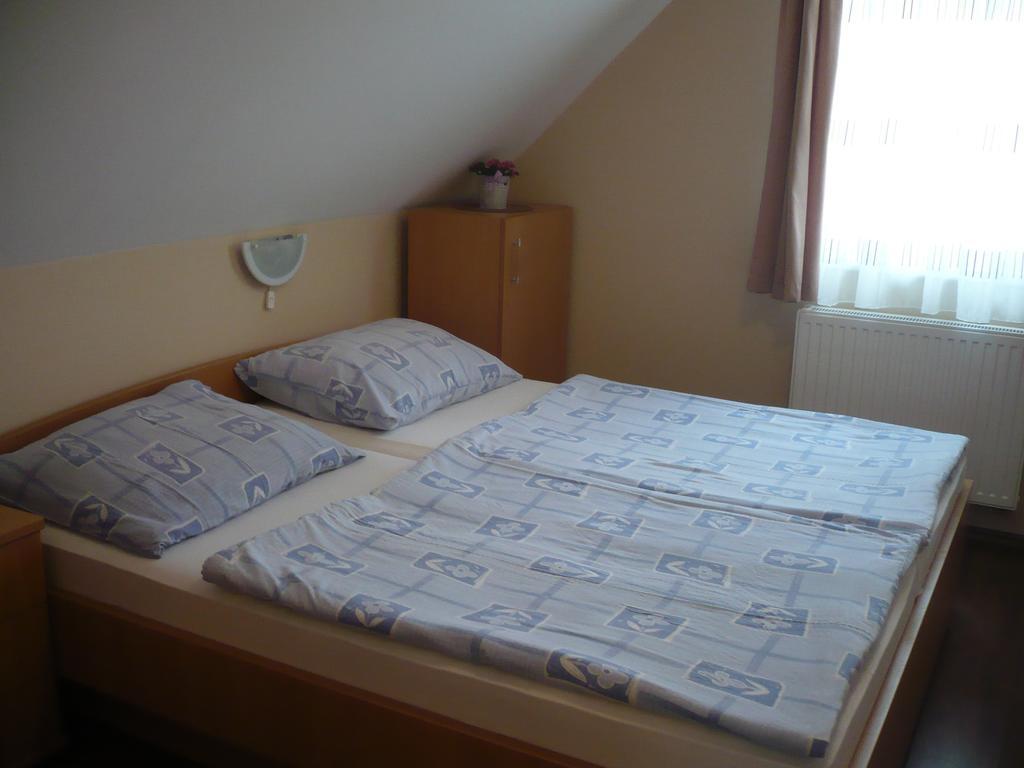 Eszter Apartmanhaz Hajduszoboszlo Ngoại thất bức ảnh