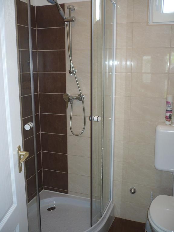 Eszter Apartmanhaz Hajduszoboszlo Ngoại thất bức ảnh
