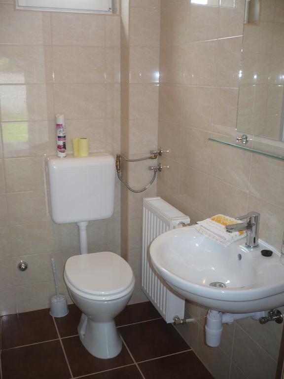 Eszter Apartmanhaz Hajduszoboszlo Ngoại thất bức ảnh