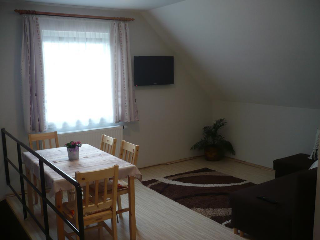 Eszter Apartmanhaz Hajduszoboszlo Ngoại thất bức ảnh
