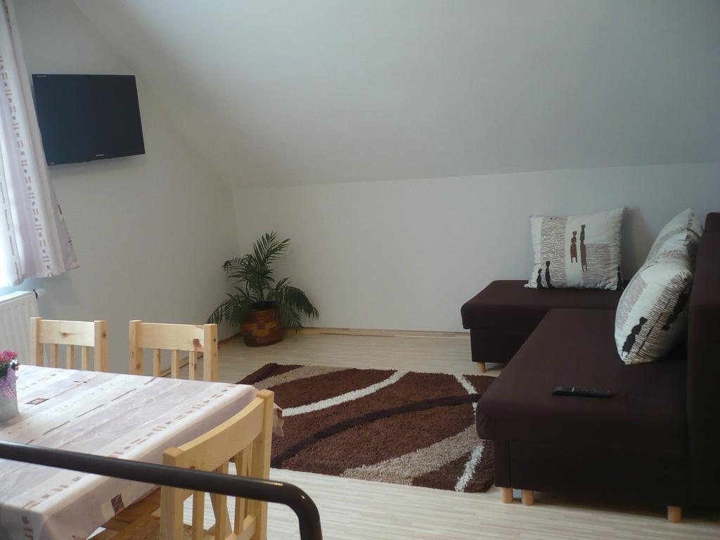 Eszter Apartmanhaz Hajduszoboszlo Ngoại thất bức ảnh
