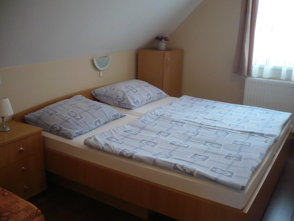 Eszter Apartmanhaz Hajduszoboszlo Ngoại thất bức ảnh